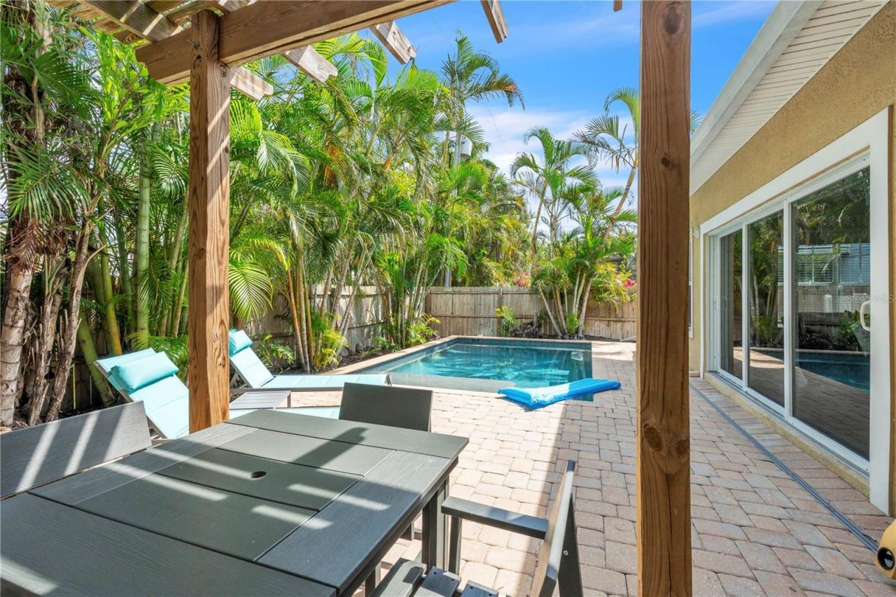 302 67th Street, Holmes Beach, FL 34217 Photo