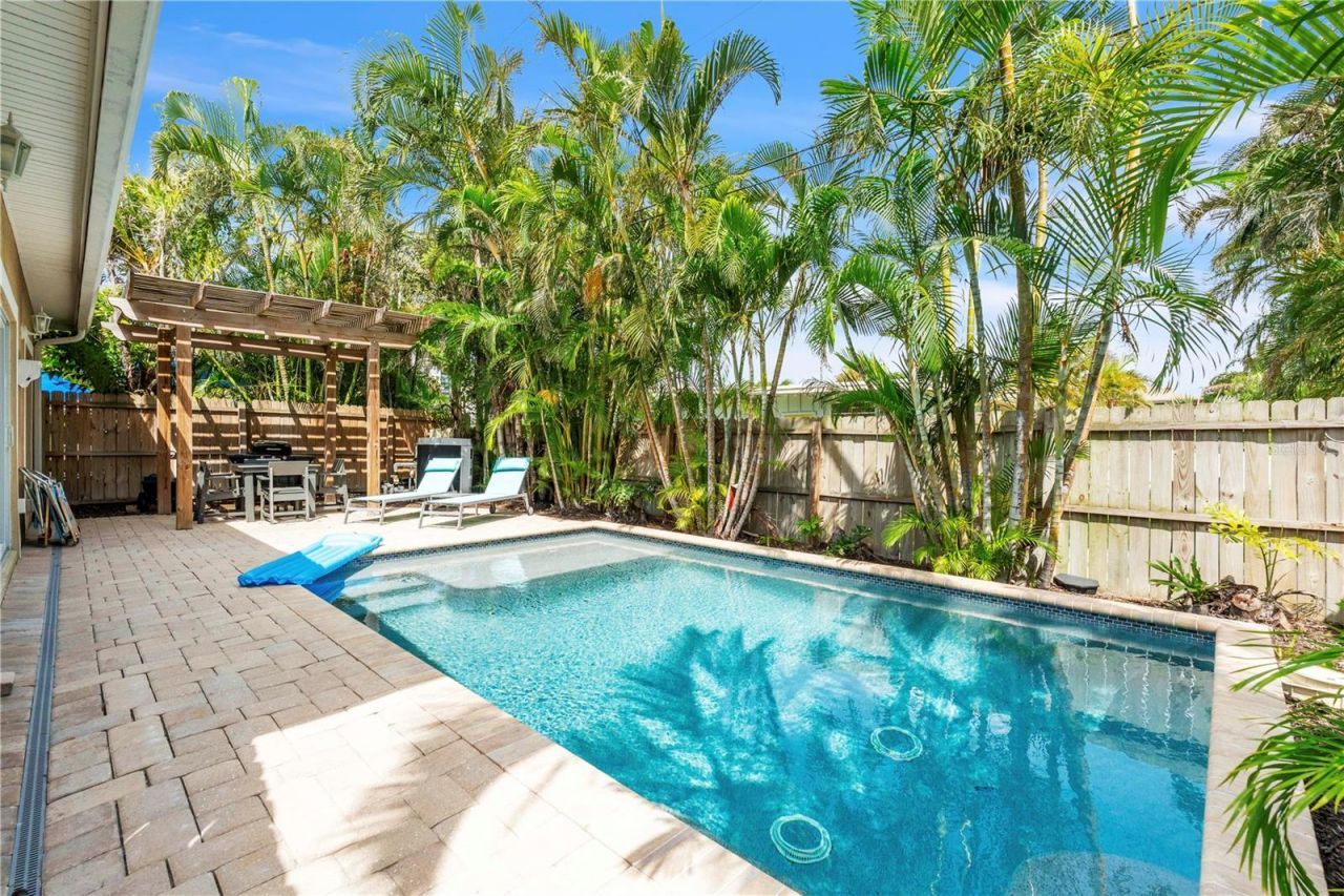 302 67th Street, Holmes Beach, FL 34217 Photo