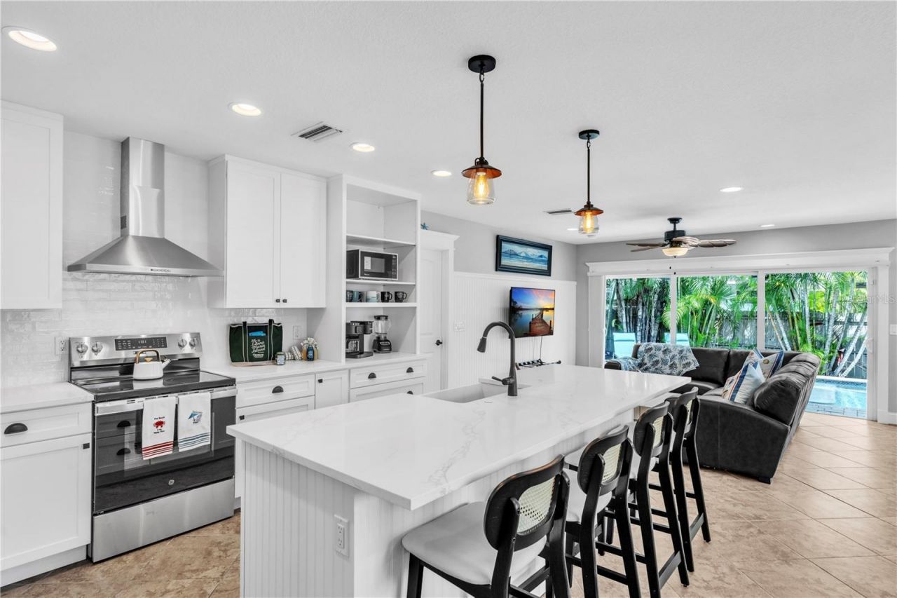 302 67th Street, Holmes Beach, FL 34217 Photo