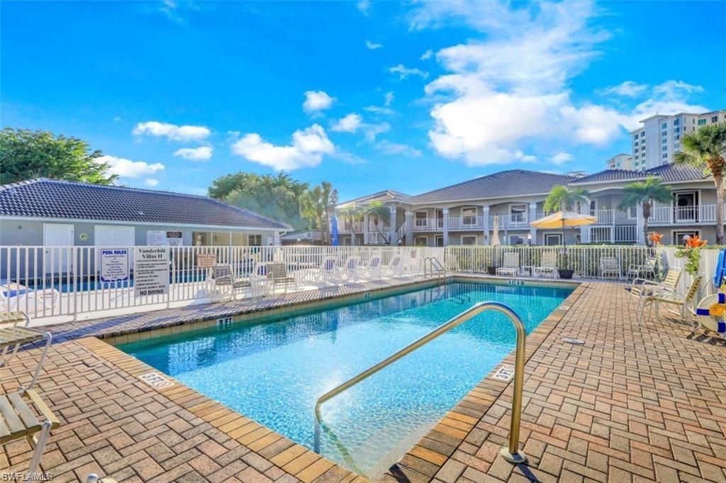519 Roma Ct, Unit 3-301, Naples, FL 34110 Photo