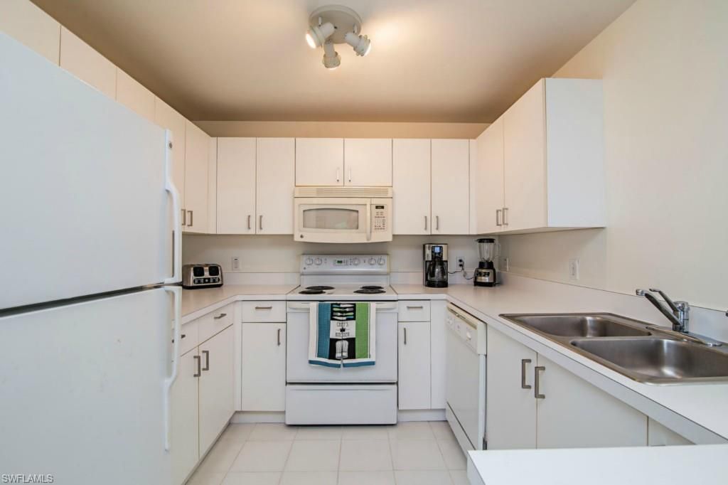 519 Roma Ct, Unit 3-301, Naples, FL 34110 Photo