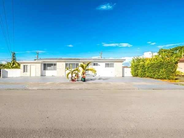 9365 SW 44th St , MIAMI, FL 33165