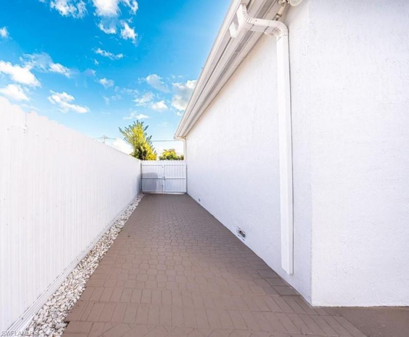 9365 SW 44th St , Miami, FL 33165 Photo