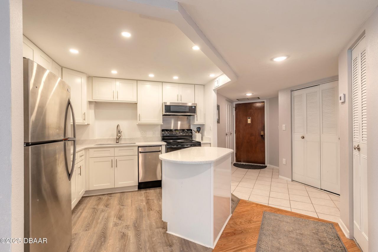 935 N Halifax Avenue, Unit 106, Daytona Beach, FL 32118 Photo