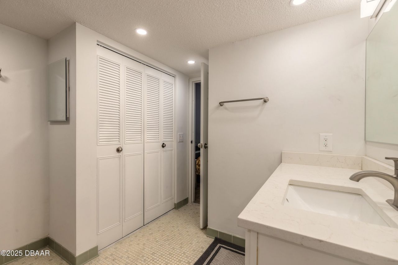 935 N Halifax Avenue, Unit 106, Daytona Beach, FL 32118 Photo