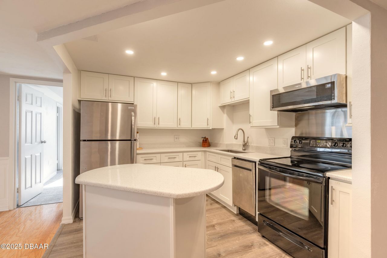 935 N Halifax Avenue, Unit 106, Daytona Beach, FL 32118 Photo