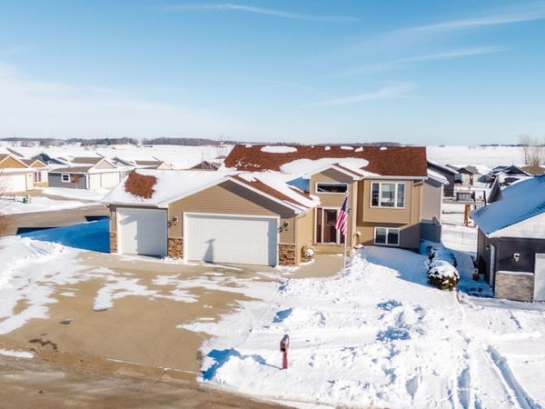 615 5th St NE, Plainview, MN 55964