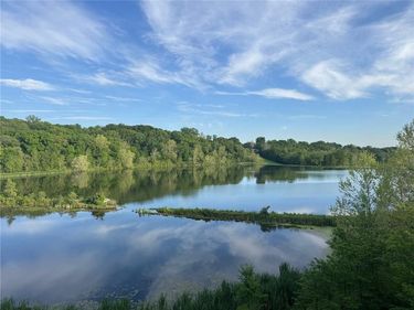 7017 Waters Edge Drive, Parkville, MO 64152