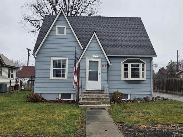 644 N 7th St, Payette, ID 83661