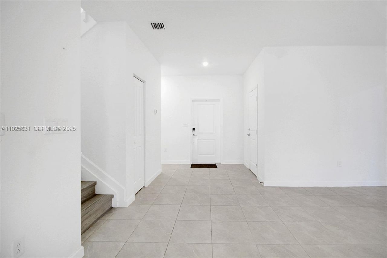 879 SE 26th Ter, Homestead, FL 33035 Photo