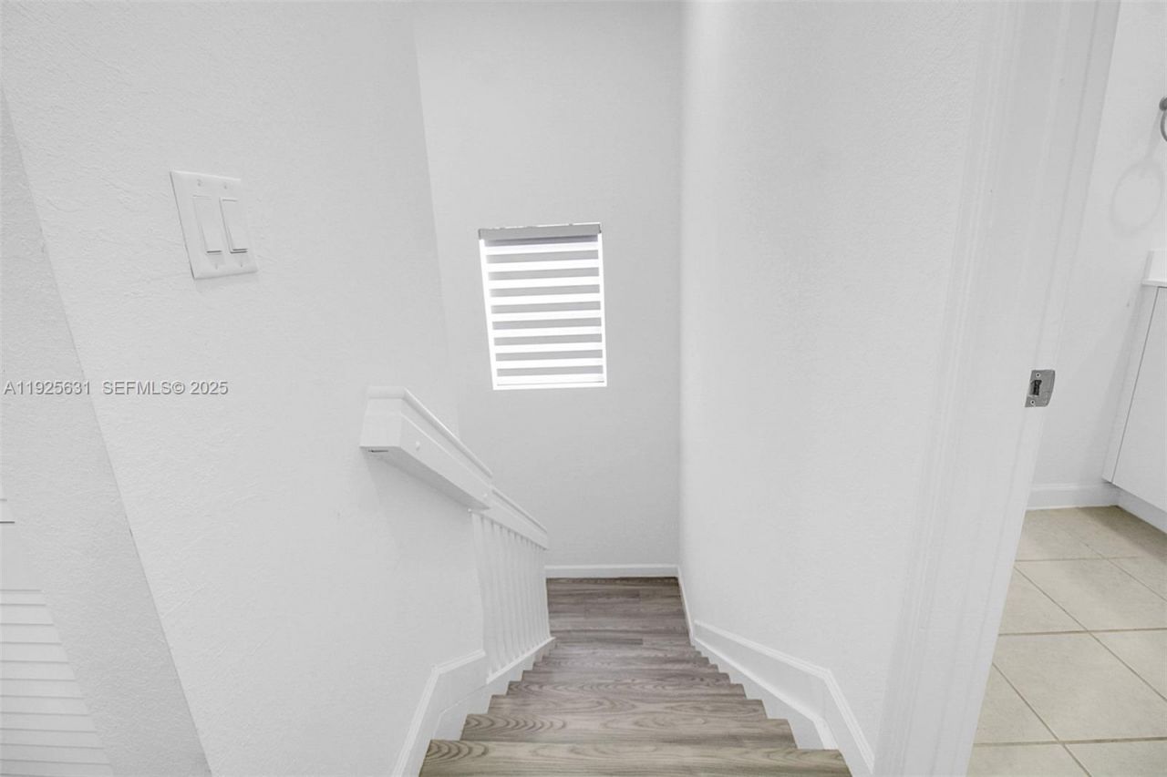 879 SE 26th Ter, Homestead, FL 33035 Photo