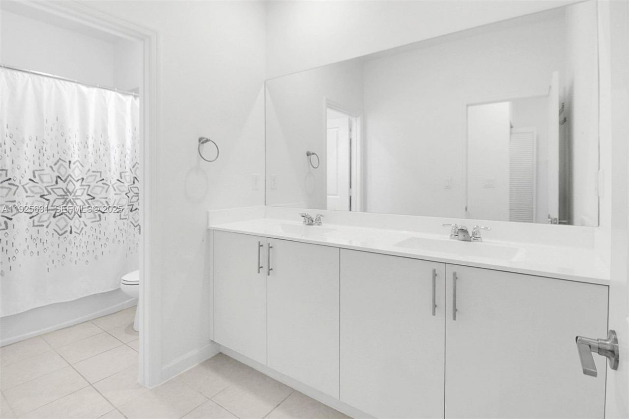 879 SE 26th Ter, Homestead, FL 33035 Photo