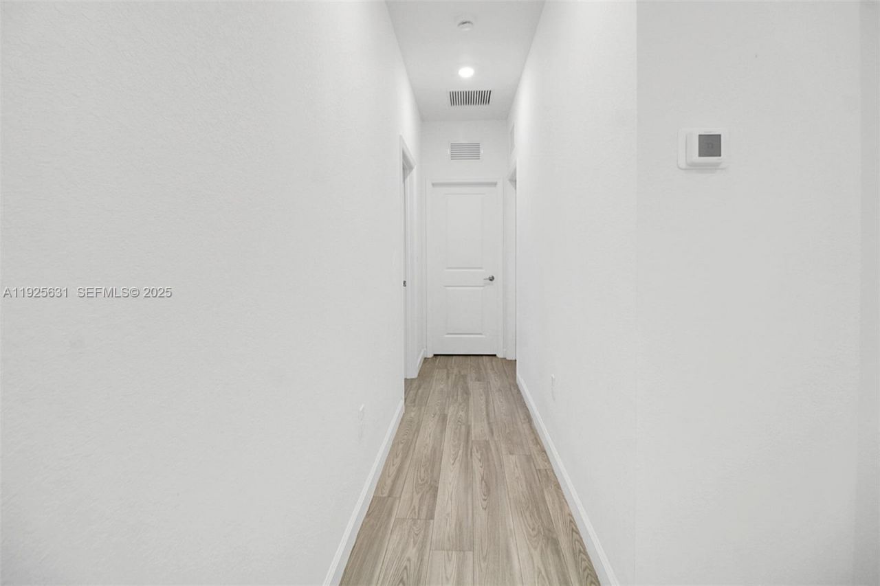 879 SE 26th Ter, Homestead, FL 33035 Photo