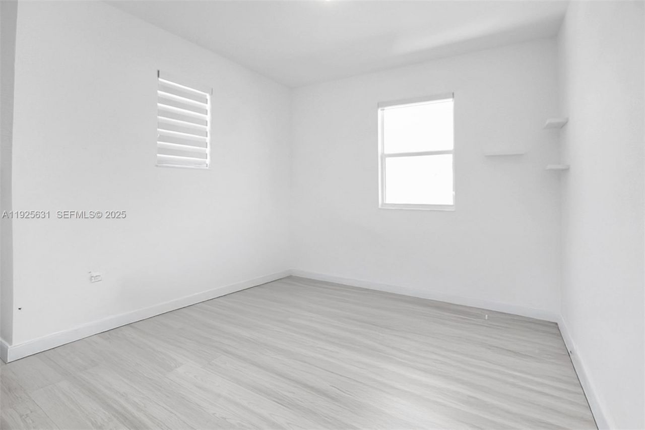 879 SE 26th Ter, Homestead, FL 33035 Photo