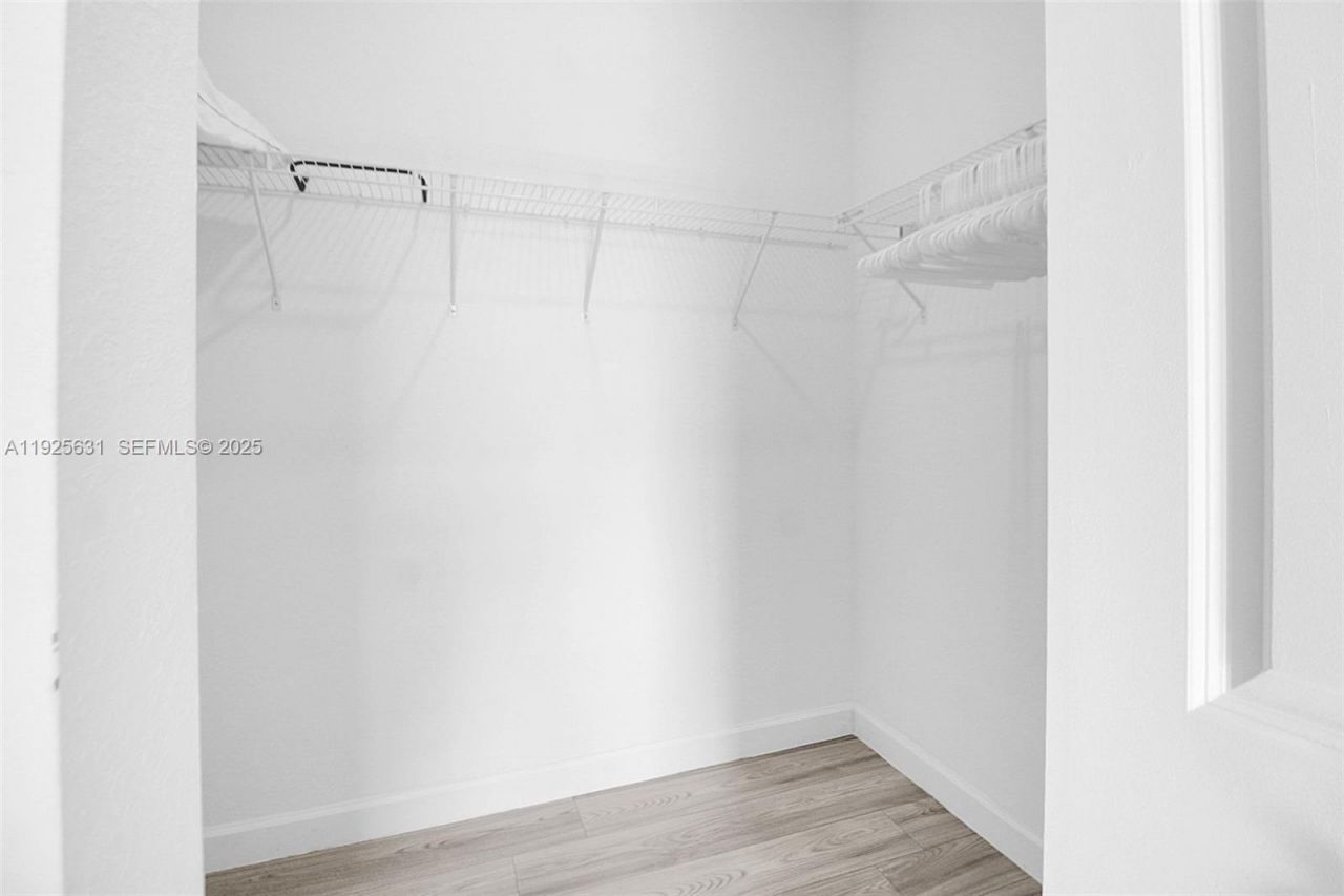 879 SE 26th Ter, Homestead, FL 33035 Photo