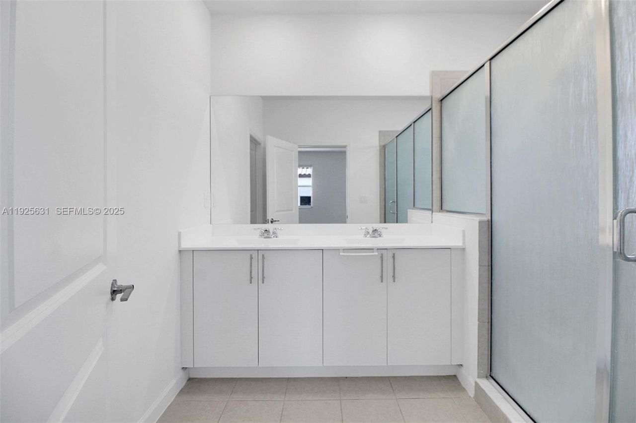 879 SE 26th Ter, Homestead, FL 33035 Photo