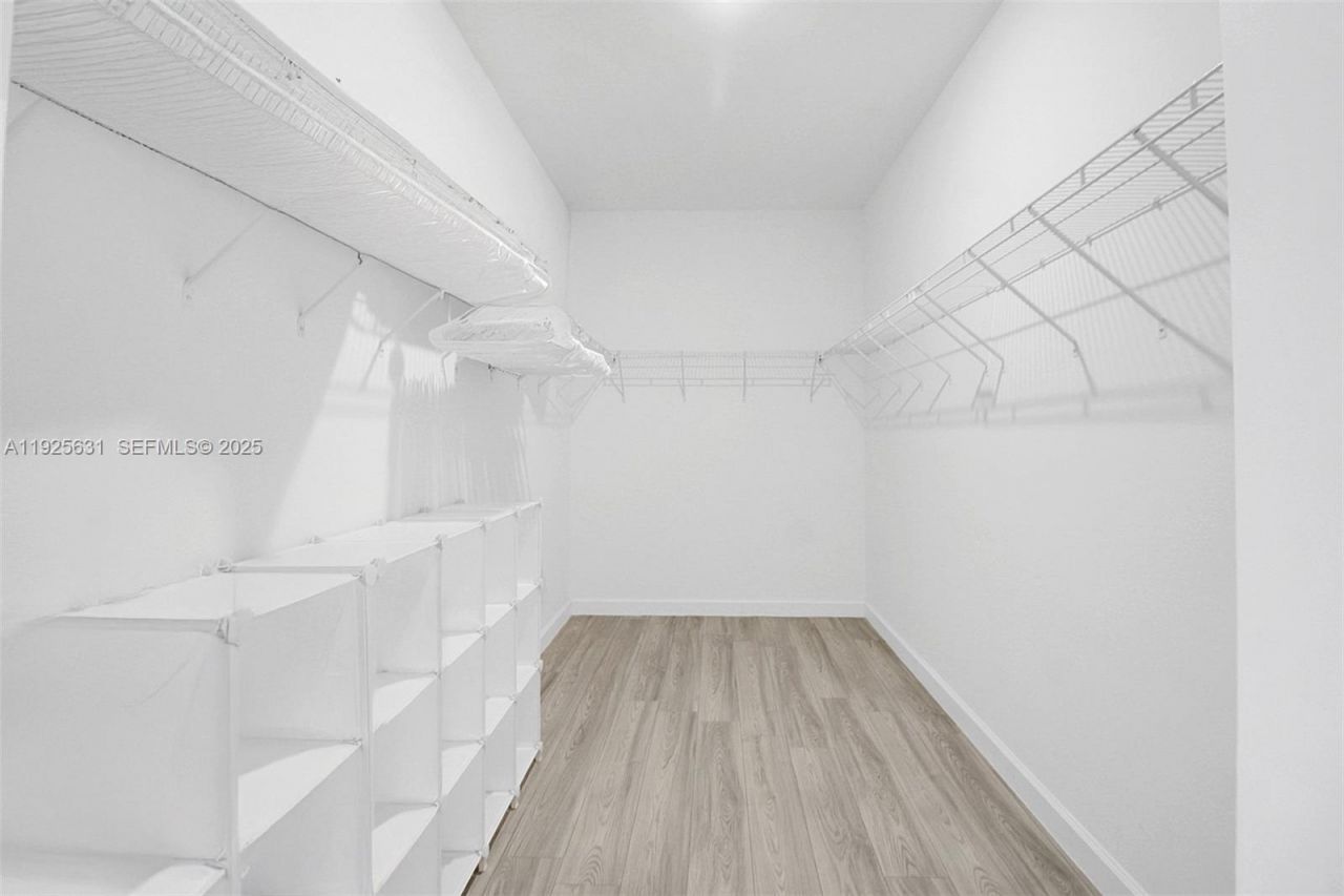 879 SE 26th Ter, Homestead, FL 33035 Photo