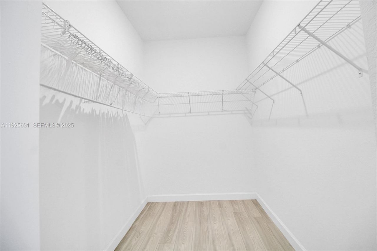 879 SE 26th Ter, Homestead, FL 33035 Photo