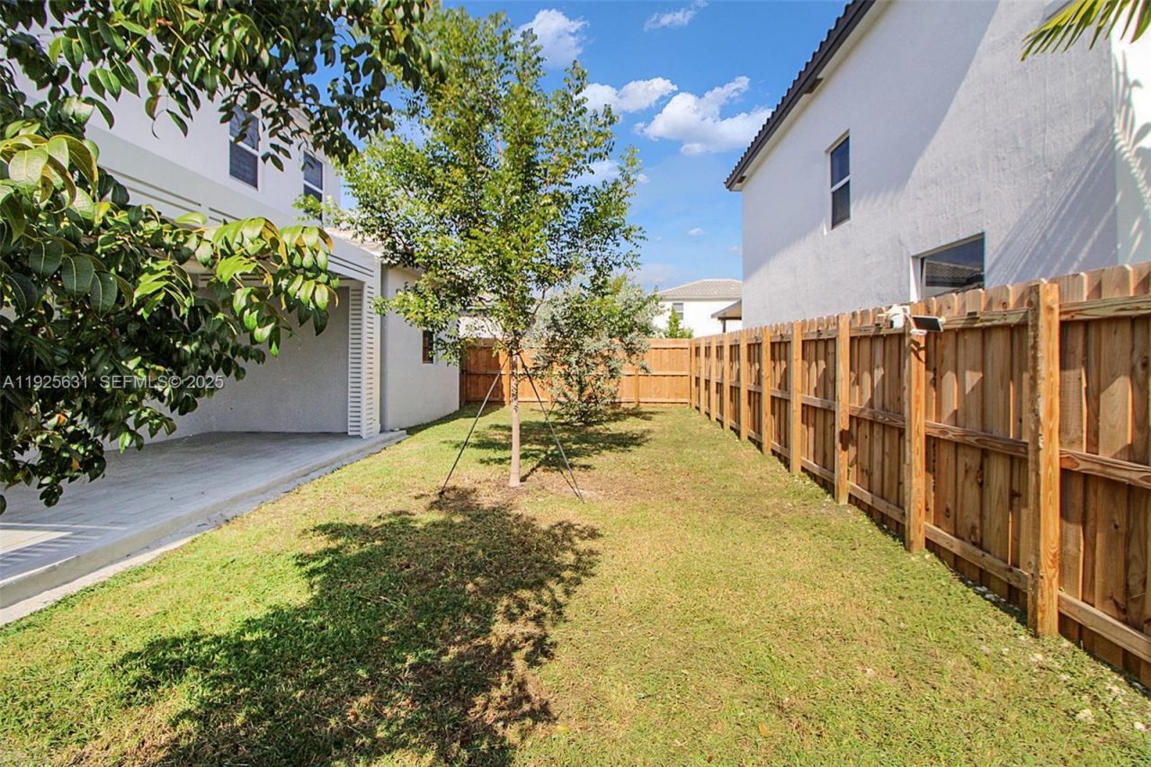 879 SE 26th Ter, Homestead, FL 33035 Photo