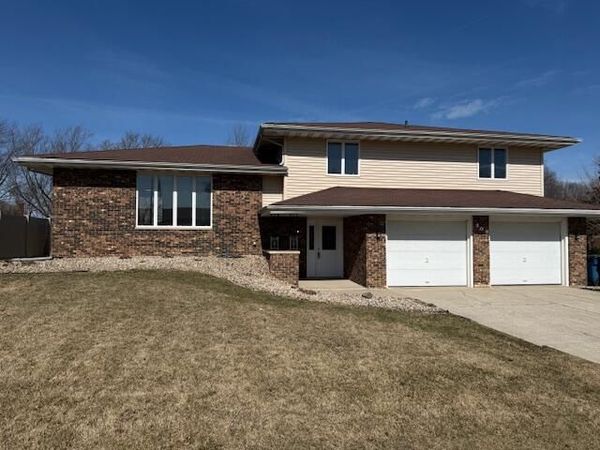 308 King Henry Drive, Schererville, IN 46375