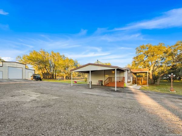 1218 Eagle Creek, Floresville, TX 78114