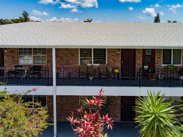 1050 Atlantic Shores Blvd, Unit 210, Hallandale Beach, FL 33009