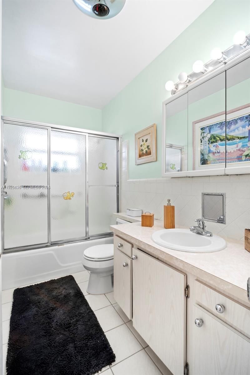 1050 Atlantic Shores Blvd, Unit 210, Hallandale Beach, FL 33009 Photo