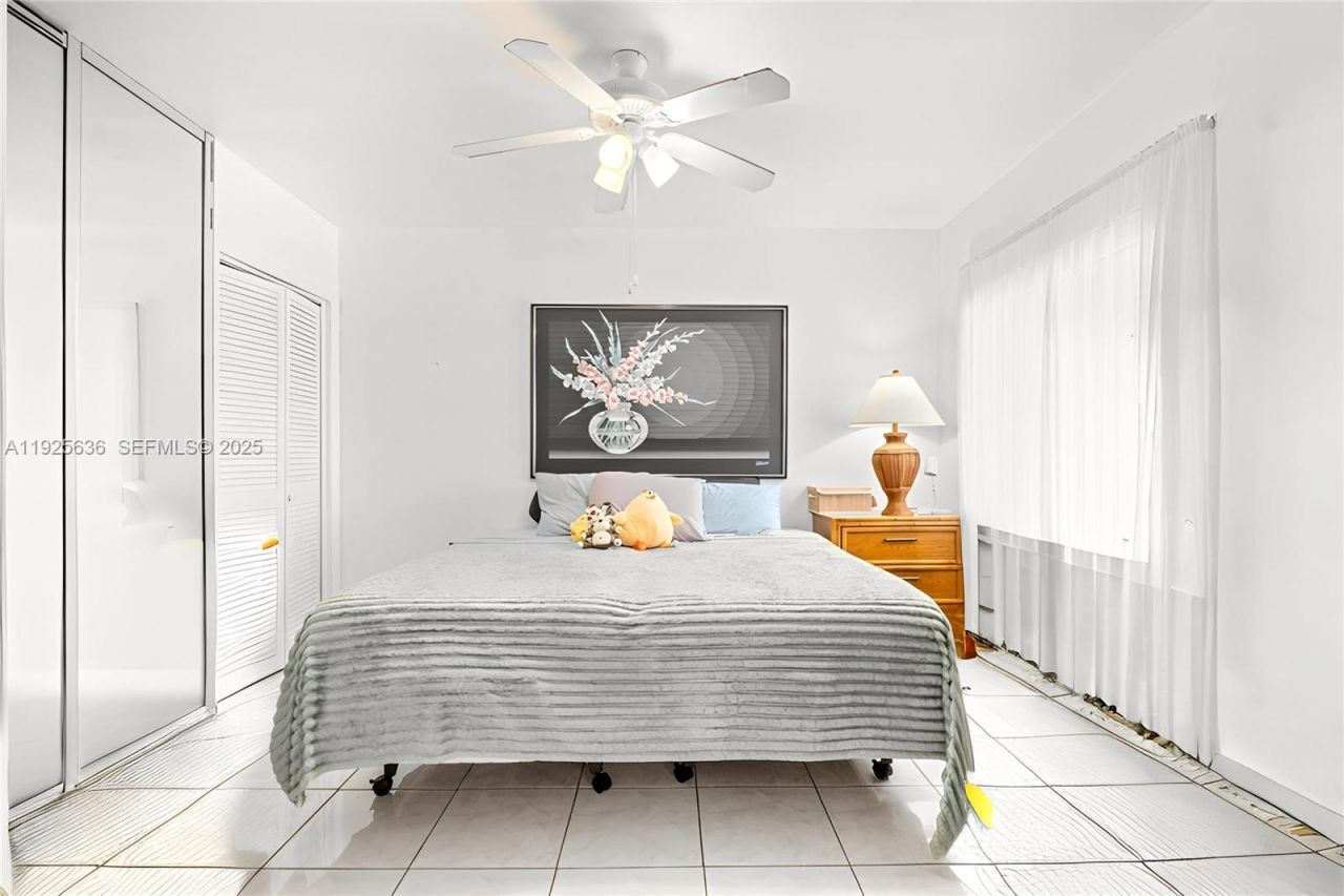 1050 Atlantic Shores Blvd, Unit 210, Hallandale Beach, FL 33009 Photo