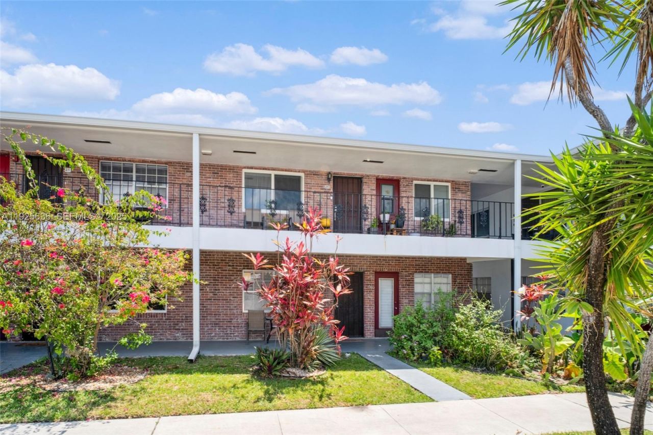 1050 Atlantic Shores Blvd, Unit 210, Hallandale Beach, FL 33009 Photo