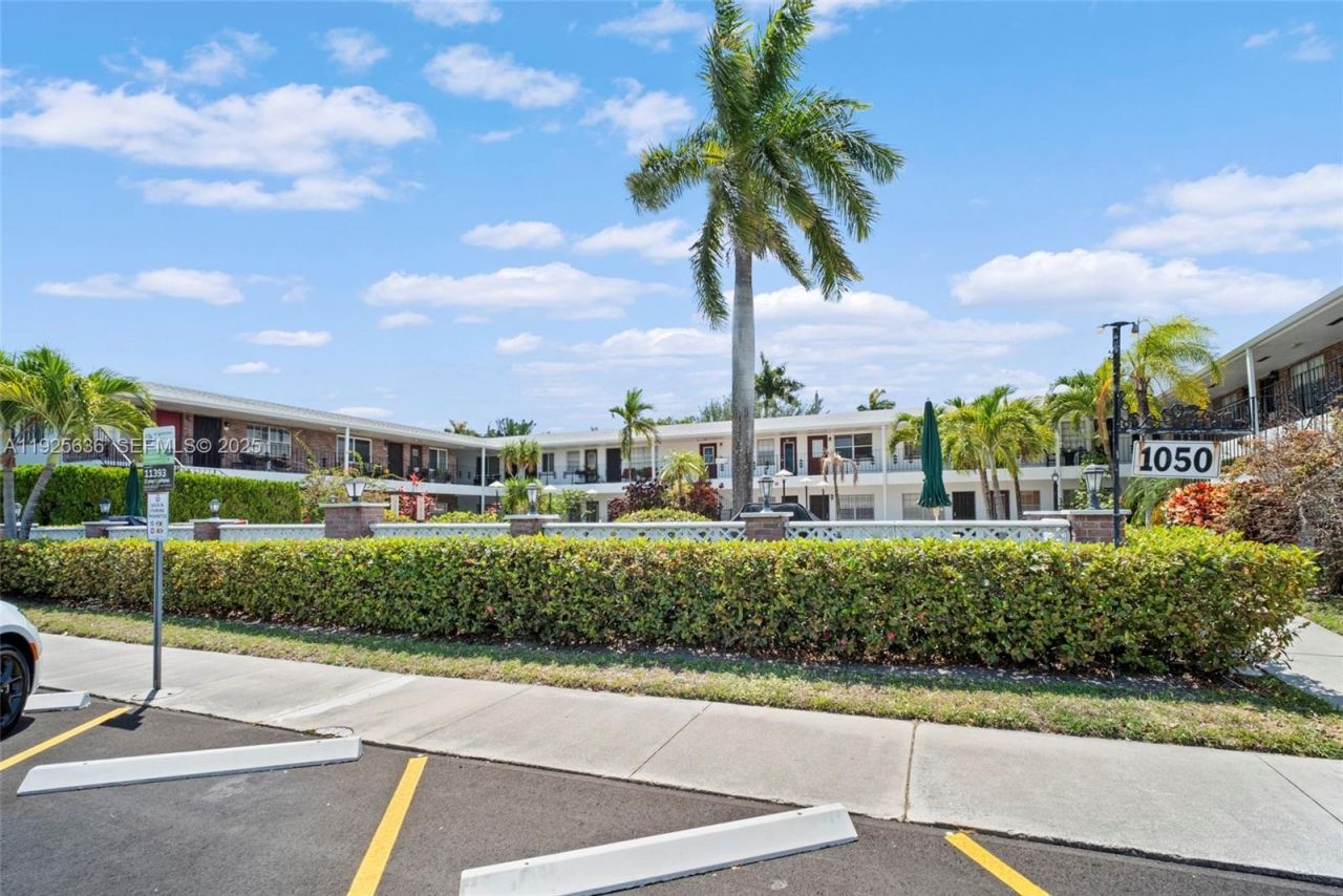 1050 Atlantic Shores Blvd, Unit 210, Hallandale Beach, FL 33009 Photo
