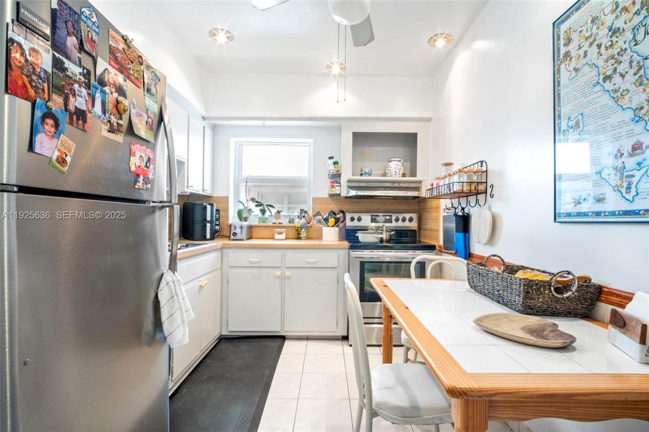 1050 Atlantic Shores Blvd, Unit 210, Hallandale Beach, FL 33009 Photo