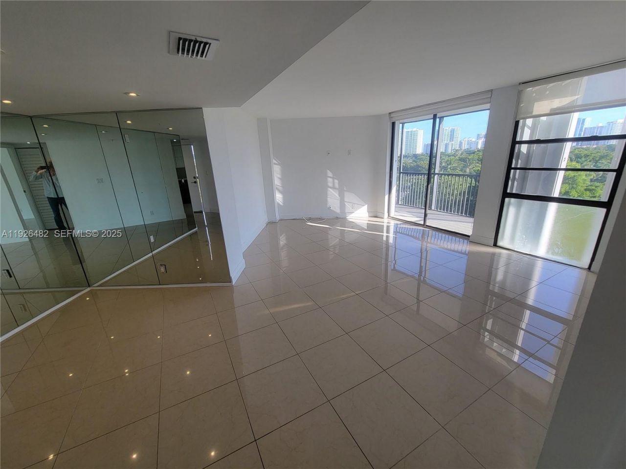 3301 N Country Club Dr, Unit 811, Aventura, FL 33180 Photo