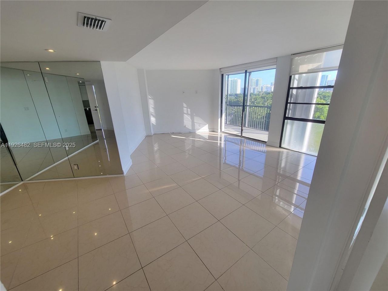 3301 N Country Club Dr, Unit 811, Aventura, FL 33180 Photo