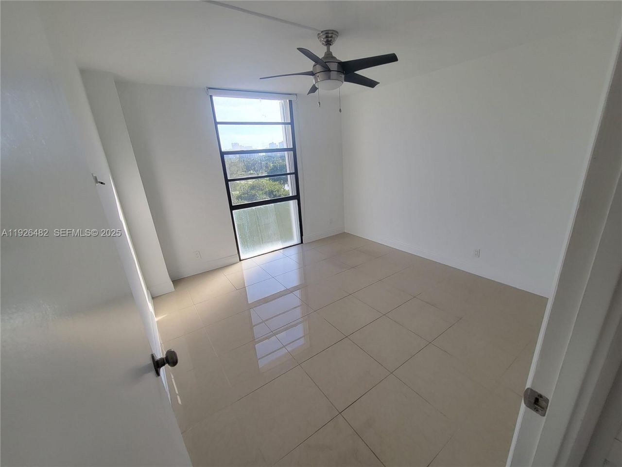 3301 N Country Club Dr, Unit 811, Aventura, FL 33180 Photo