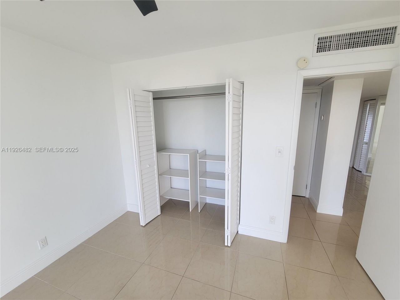 3301 N Country Club Dr, Unit 811, Aventura, FL 33180 Photo