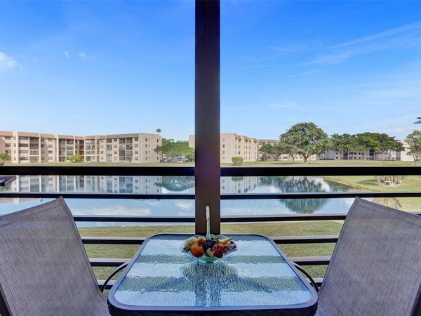 10467 Sunrise Lakes Blvd, Unit 210, Sunrise, FL 33322