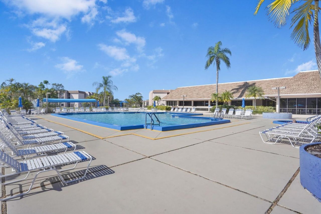 10467 Sunrise Lakes Boulevard, Unit 210, Sunrise, FL 33322 Photo