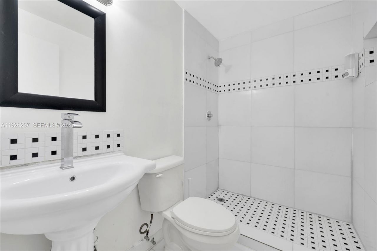 963 SW 6th St, Unit 2, Miami, FL 33130 Photo