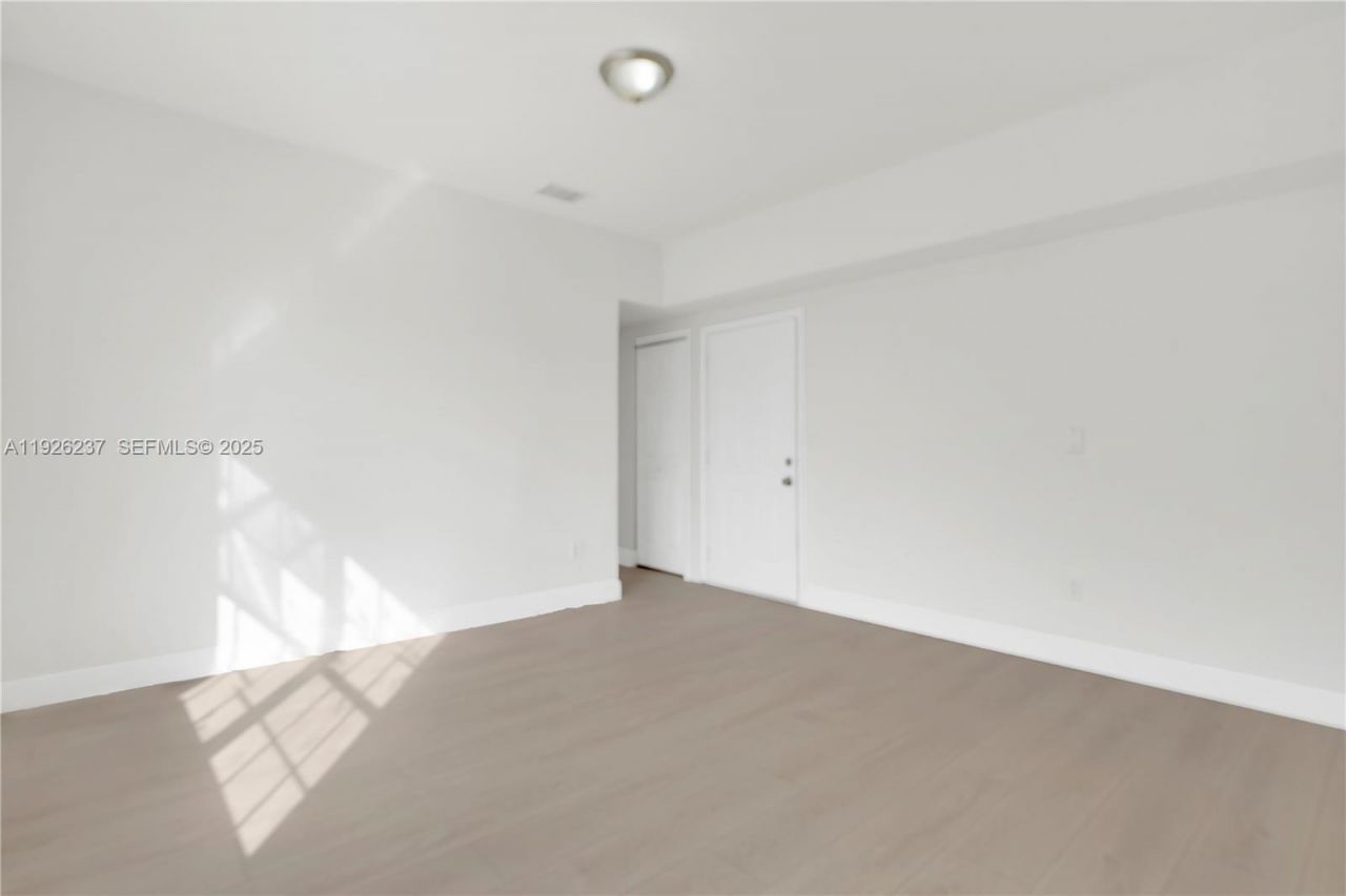 963 SW 6th St, Unit 2, Miami, FL 33130 Photo