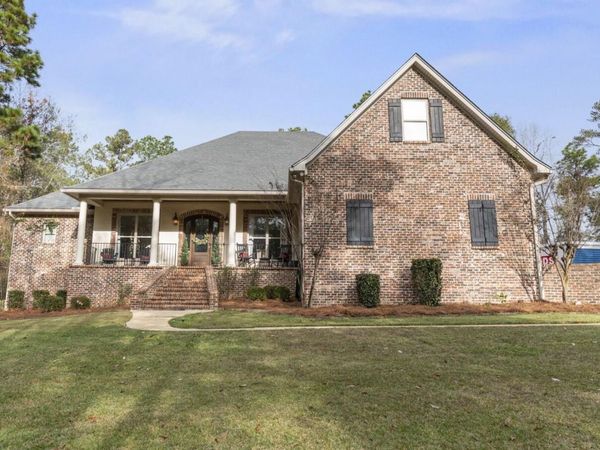 52 Brookline Dr., Hattiesburg, MS 39402