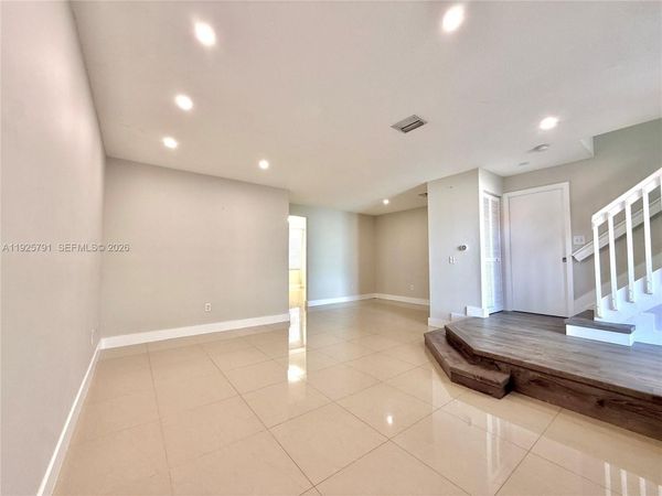 10866 NW 51st Ln, Doral, FL 33178