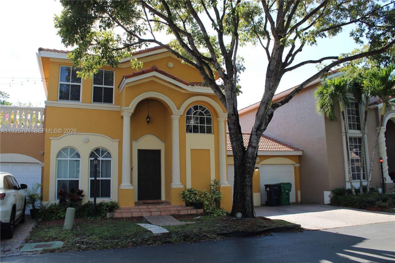 10866 NW 51st Ln, Doral, FL 33178 Photo