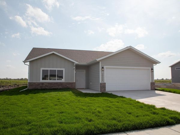 2952 74th Avenue S, Fargo, ND 58104