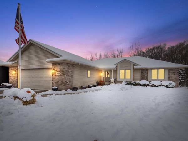 363 Hickory DRIVE, Fredonia, WI 53021