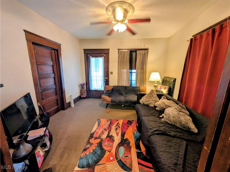 319 Crestmont Avenue NE, Canton, OH 44704 Photo 3