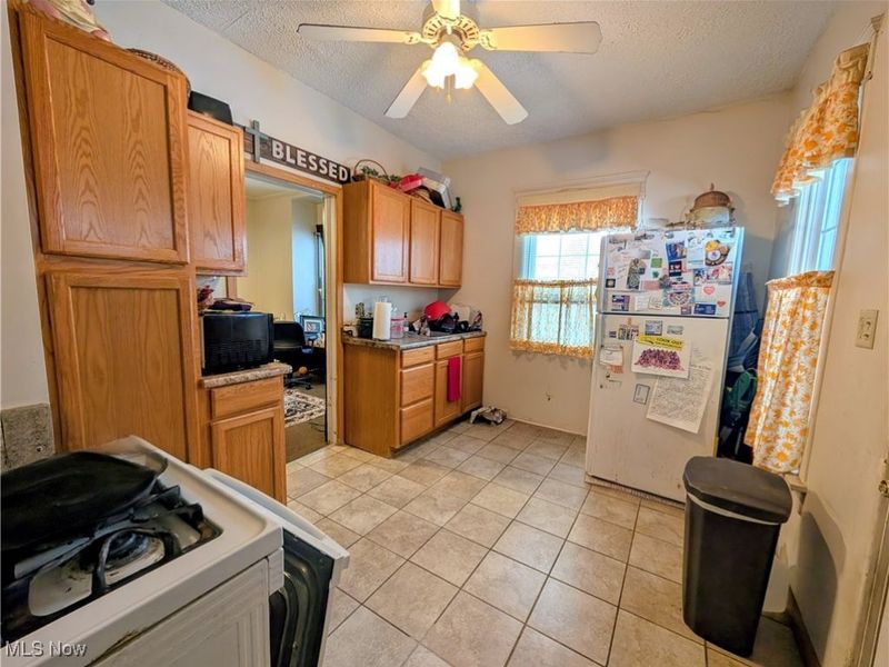 319 Crestmont Avenue NE, Canton, OH 44704 Photo 4