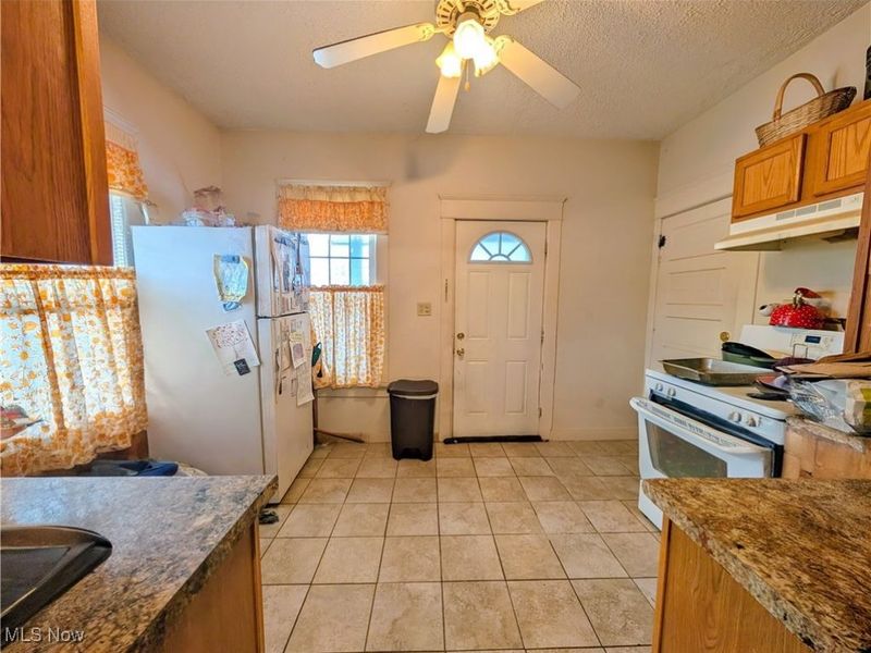 319 Crestmont Avenue NE, Canton, OH 44704 Photo 5