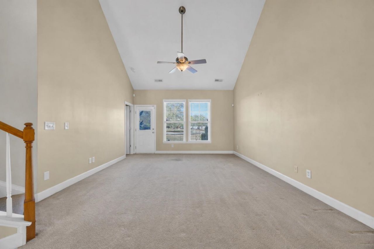 205 Threshing Way Photo 10