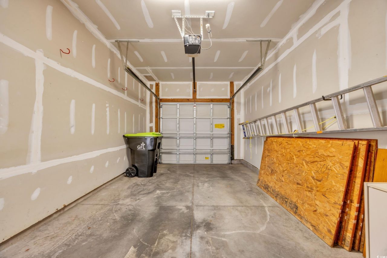 205 Threshing Way Photo 25