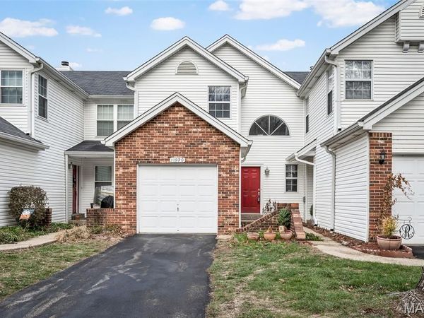 11920 Autumn Lakes Drive, Maryland Heights, MO 63043